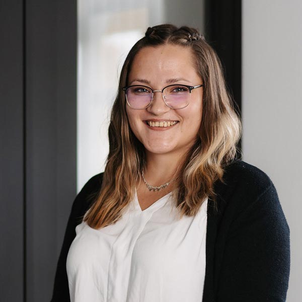 Emely Waldschmidt, Steuer­fach­angestellte bei KHP